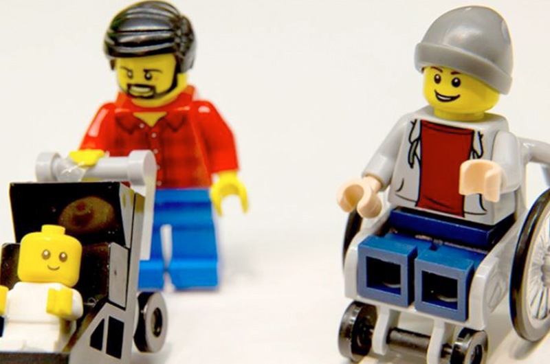 Curiosità-Lego-il-primo-omino-sulla-sedia-a-rotelle